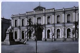 [Edificio del Real Palacio del Tribunal del Consulado, en el cual funcionó la Biblioteca Nacional desde 1886 hasta 1925]