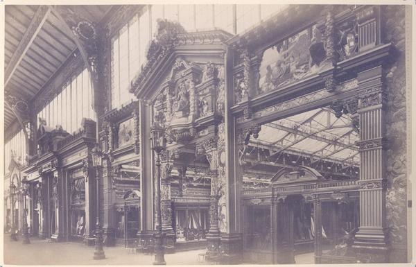 [Album de la Exposición Universal de París de 1889 : Puerta monumental]