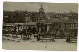 Plaza Victoria, Valparaíso [y la Iglesia del Espíritu Santo] [fotografía]  Eggers & Cia. - Biblioteca Nacional Digital de Chile
