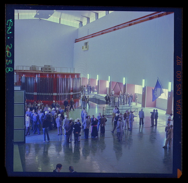 [Vista de la concurrencia a las instalaciones de la Central] : Inauguración de la Central Antuco, 22 de octubre de 1981