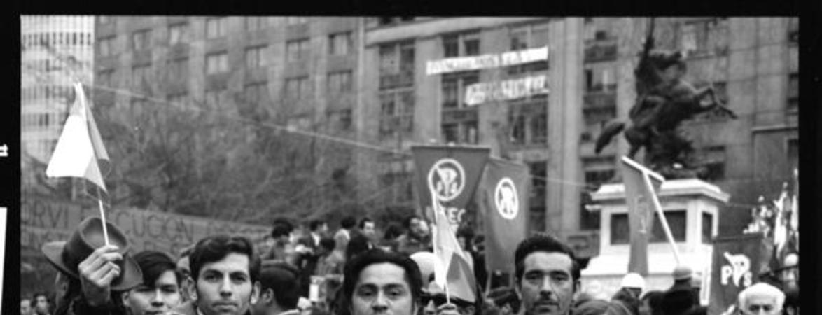[Manifestación en el bandejón central de Alameda]