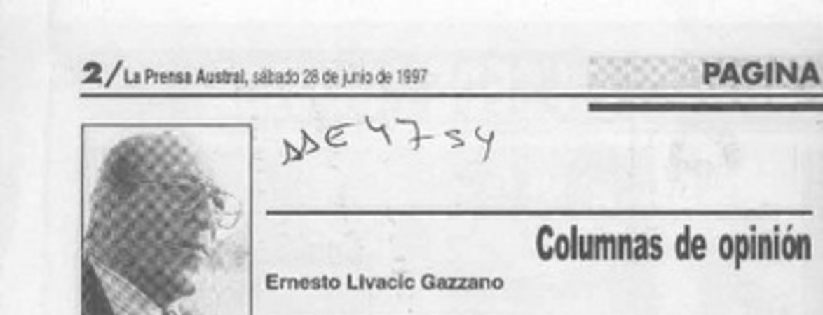 El trabajo de escribir una novela  [artículo] Ernesto Livacic Gazzano.