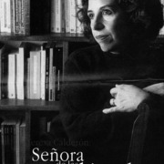 Señora de las cuatro décadas  [artículo] Paula Donoso B.