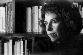 Señora de las cuatro décadas  [artículo] Paula Donoso B.