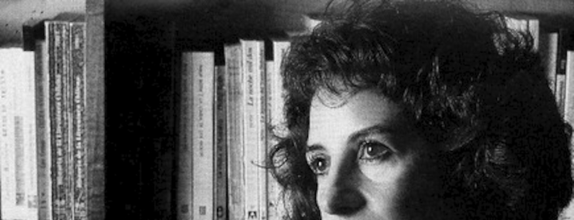 Señora de las cuatro décadas  [artículo] Paula Donoso B.