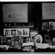 [Biblioteca Nacional, vitrinas de la Sala Medina]