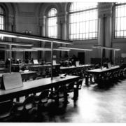 [Biblioteca Nacional. Salón de Lectura, con usuarios sentados]