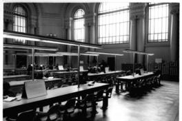 [Biblioteca Nacional. Salón de Lectura, con usuarios sentados]