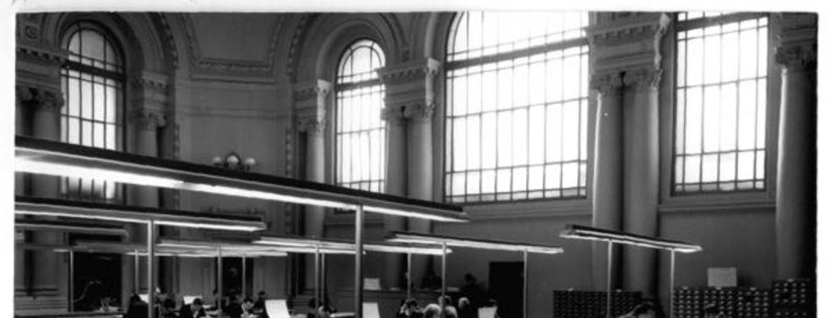 [Biblioteca Nacional. Salón de Lectura, con usuarios sentados]