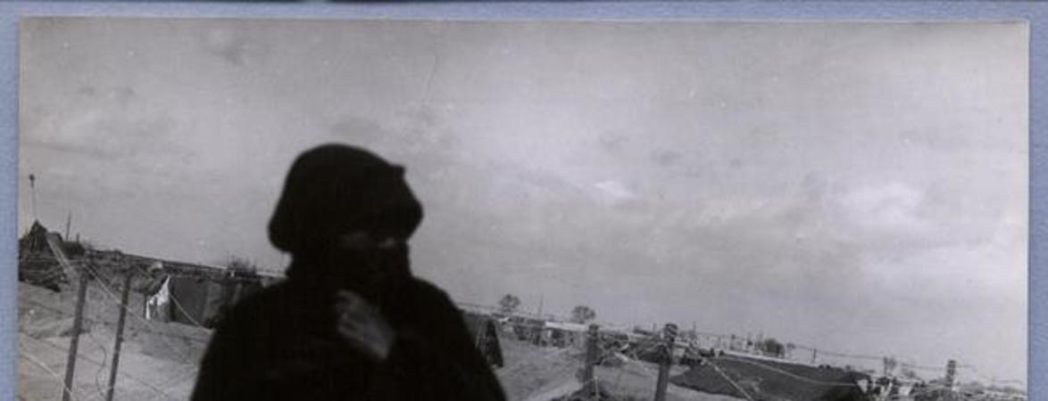 [Persona en campo de refugiados españoles en Argeles, Francia]