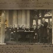 El Ministro de Instrucción Pública, don Fanor Paredes, lee su discurso ante el Presidente Barros Luco, en el atrio interior del antiguo Templo de Las Claras : [Colocación de la primera piedra del edificio actual de la Biblioteca Nacional, el 24 de agosto de 1913]