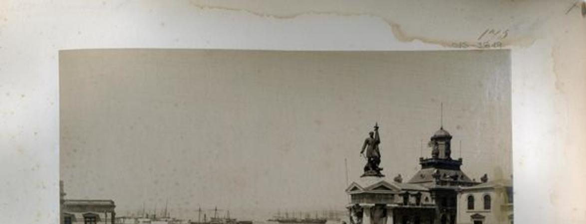 [Monumento a Arturo Prat en Valparaíso]