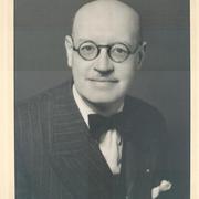 [Guillermo Feliú Cruz, retrato de medio cuerpo]