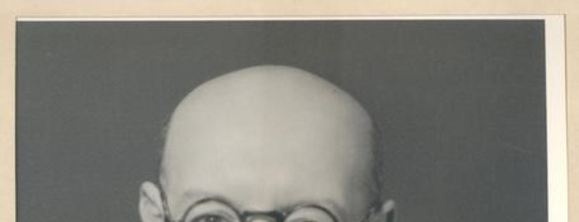 [Guillermo Feliú Cruz, retrato de medio cuerpo]