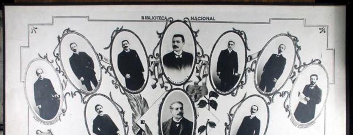 [Retratos de varios hombres, en marcos ovalados, correspondientes al personal de la "Biblioteca Nacional", destacando Luis Montt, director en 1906 y Ramón Laval Alvear]