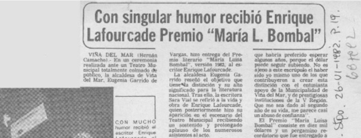 Con singular humor recibió Enrique Lafourcade premio "María L. Bombal".