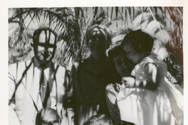 [Gabriela Mistral junto a la familia Hernández en Montegrande]  [fotografía].