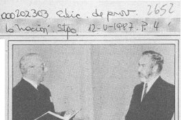 Reeditan obra histórica sobre combates navales  [artículo].