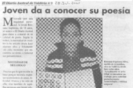 Joven da a conocer su poesía. Joven da a conocer su poesía.