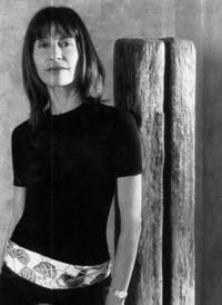 "No es mi afán ser aceptada por los escritores hombres"  [artículo] Pilar Segovia I.