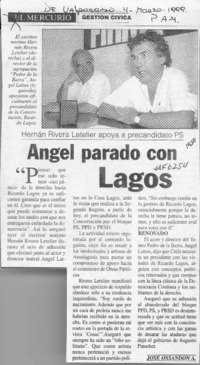 Angel parado con Lagos