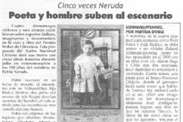 Poeta y hombre suben al escenario Poeta y hombre suben al escenario