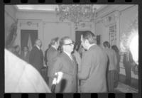 [Presidente Salvador Allende y su esposa Hortensia Bussi y ministros en la Moneda]: [La Batalla de Chile]