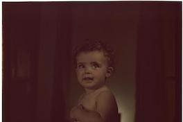 [Retrato plano medio corto de un bebé con carita sonriente]