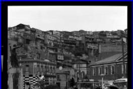 Cerros y calles de Valparaíso.