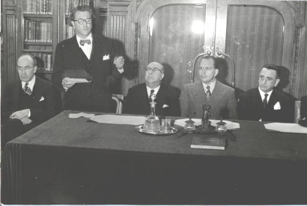 [Juvenal Hernández, Silvio Castro y Fco. Walker Linares (todos sentados)]