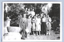 [Amigos ecuatorianos de Guillermo Feliú Cruz, Parque Arrieta], Peñalolén, 1949