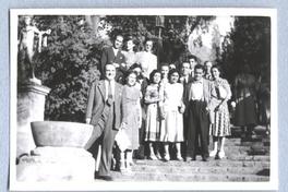 [Amigos ecuatorianos de Guillermo Feliú Cruz, Parque Arrieta], Peñalolén, 1949