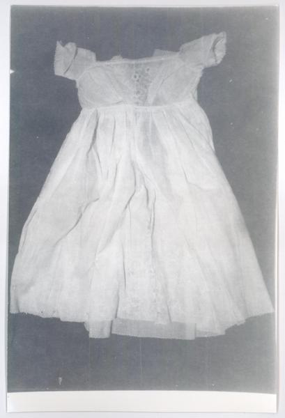 [Vestido de bautismo de José Toribio Medina]