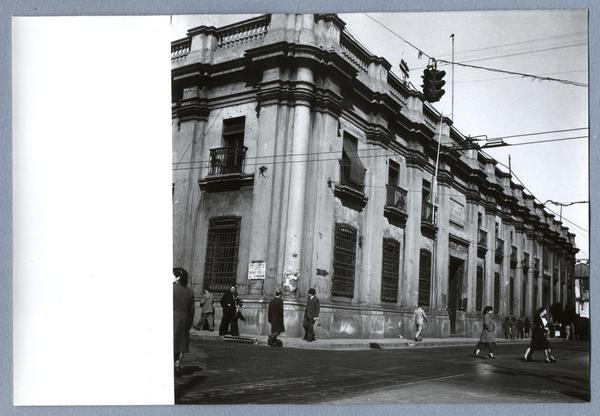 [Edificio esquina sur oriente de las calles Compañía y Bandera]