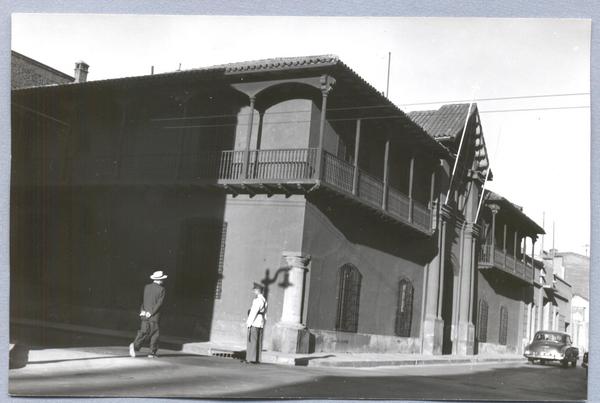 [Casa del Pilar : Calles Sto. Domingo y Mac - Iver]