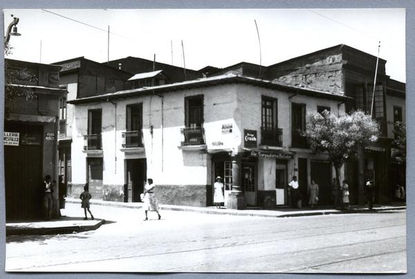 [Casa del Pilar : Calles Recoleta y Antonia López de Bello]