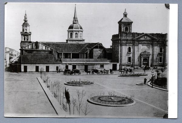 [Edificios y plaza sin identificar]