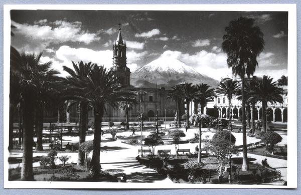 [Iglesia y Plaza de Arequipa]