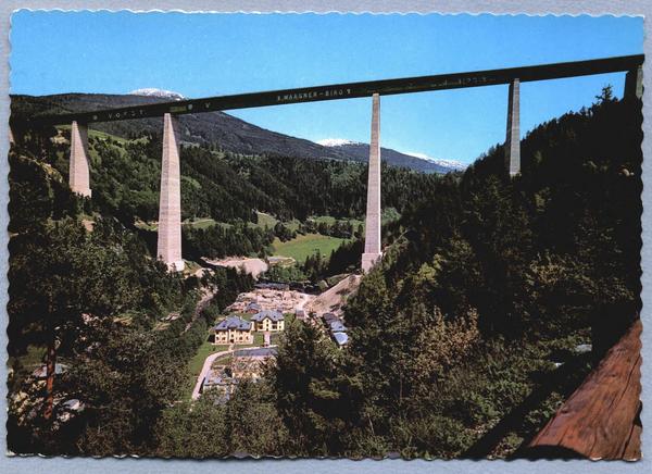 [Puente sobre el valle, Tirol]