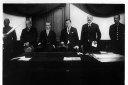 [Manuel Rivas Vicuña con personajes desconocidos]