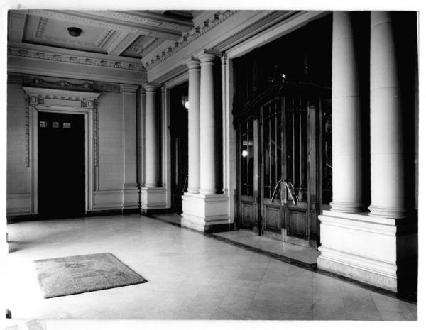 [Biblioteca Nacional. Hall de la entrada principal]