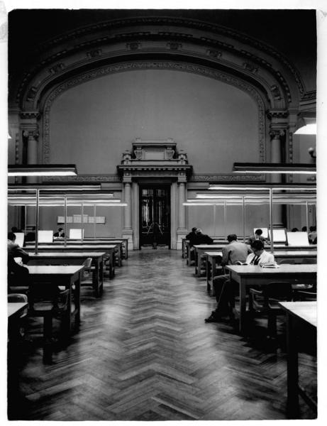 [Biblioteca Nacional. Salón de Lectura Gabriela Mistral, con usuarios]