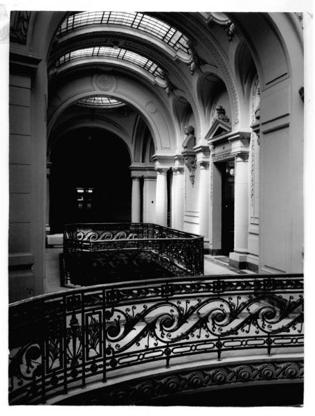 [Biblioteca Nacional. Rotonda y cúpula del segundo piso]