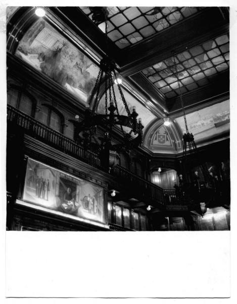 [Biblioteca Nacional. Sala de lectura de la Sala José Toribio Medina, vista del cielo, segundo piso]