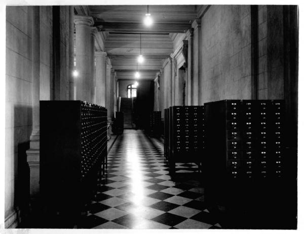 [Biblioteca Nacional. Galería de catálogos bibliográficos, segundo piso]