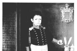 [José Raimundo de Figueroa y Araoz, retrato de niño con uniforme de cuerpo entero]