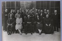 José Toribio Medina, con el personal superior del Archivo General de Indias e investigadores de diversos países americanos, Sevilla 10 de octubre de 1928. José Toribio Medina, con el personal superior del Archivo General de Indias e investigadores de diversos países americanos, Sevilla 10 de octubre de 1928.