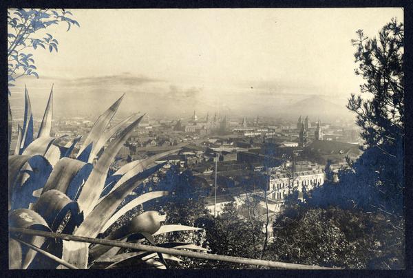 [Vista de Santiago desde el Cerro Santa Lucía]