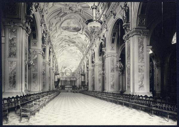 [Interior de la Catedral de Santiago]