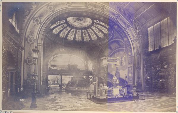 [Album de la Exposición Universal de París de 1889 : Vestíbulo y cúpula como base del salón de honor, con detalles decorativos y ornamentación arquitectónica, del Palacio de Industrias Diversas, del Gran Domo de la Exposición Universal de París. Obra del arquitecto Joseph Antoine Bouvard]